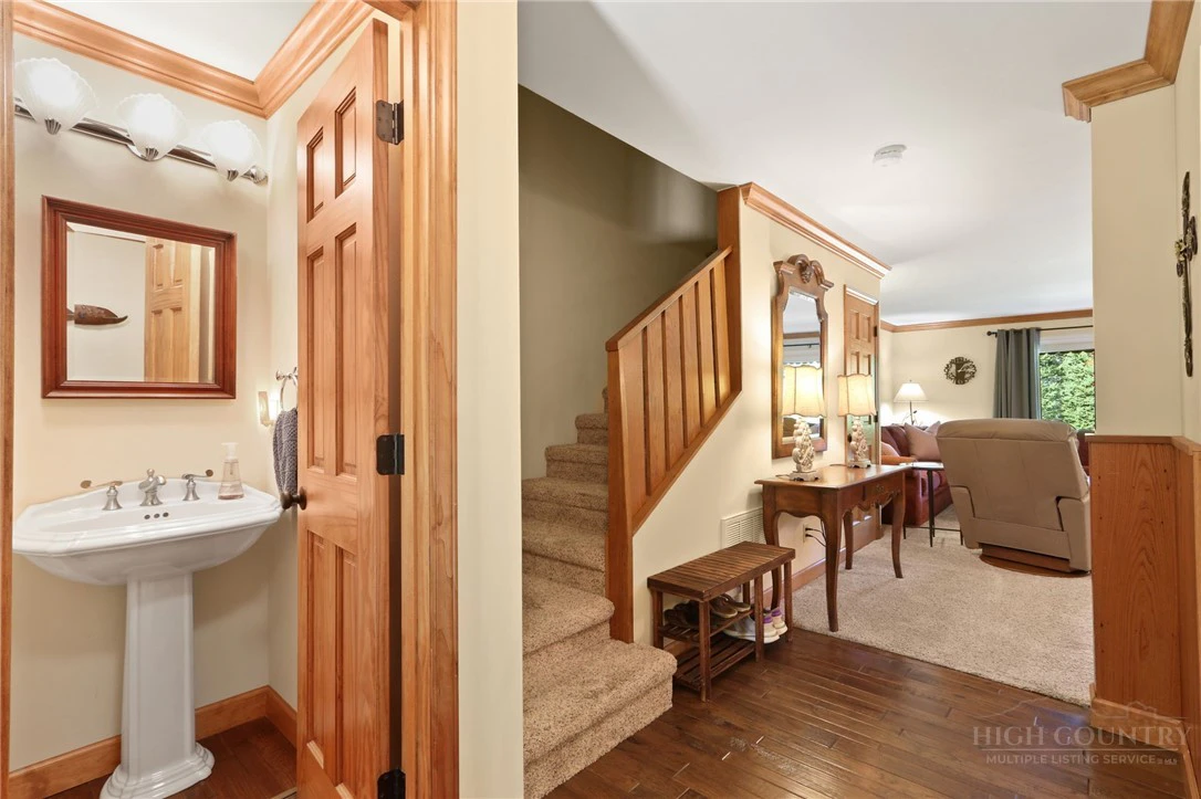 Image number 7 for the current listing