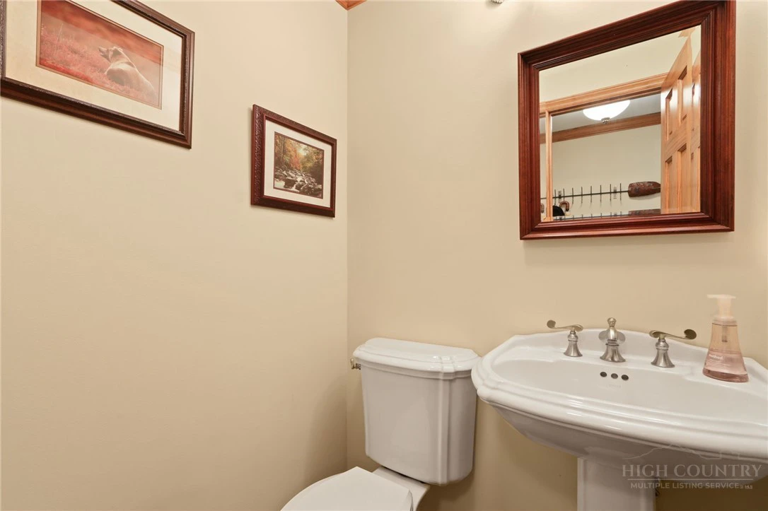 Image number 8 for the current listing