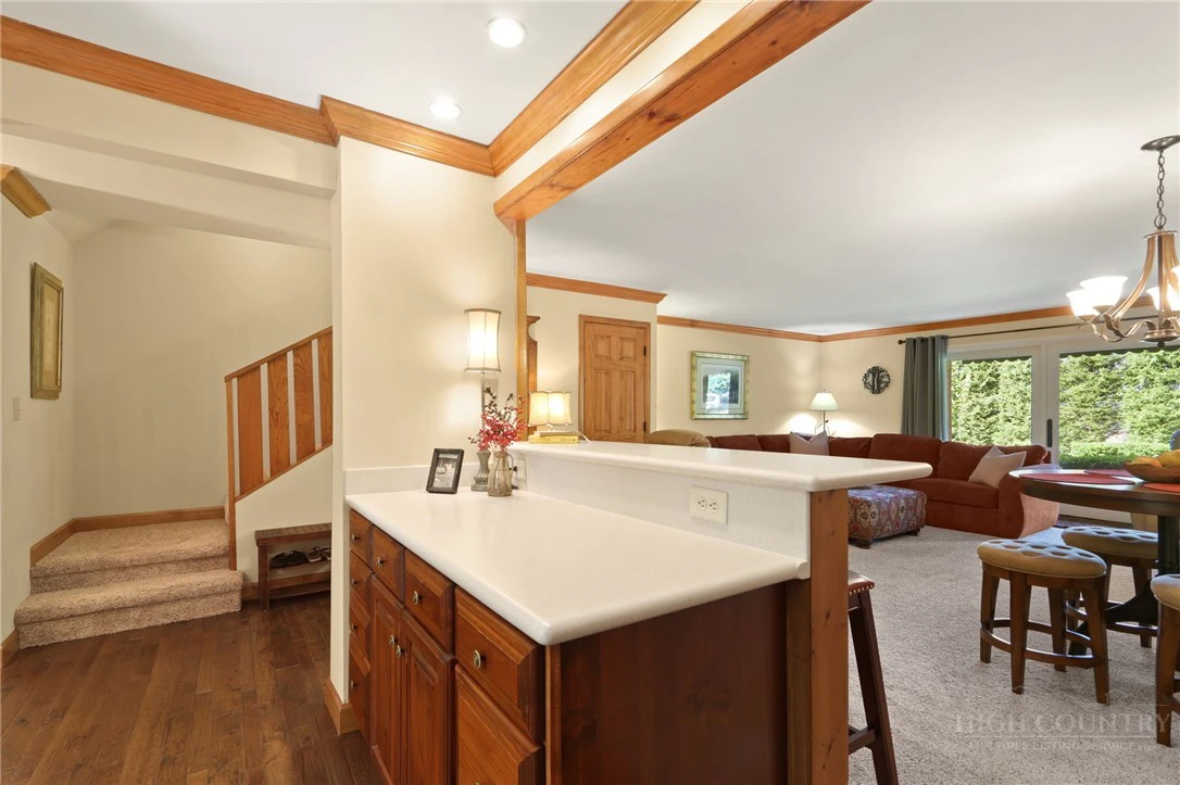 Image number 10 for the current listing