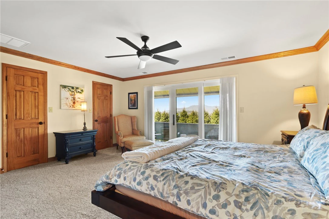 Image number 2 for the current listing