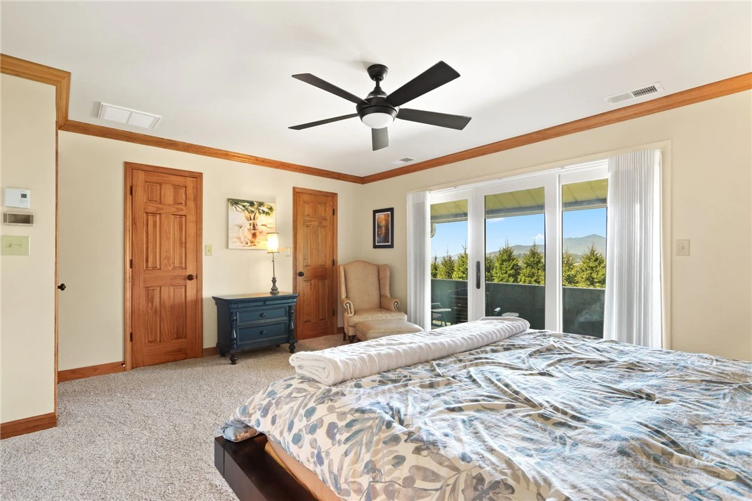Image number 15 for the current listing