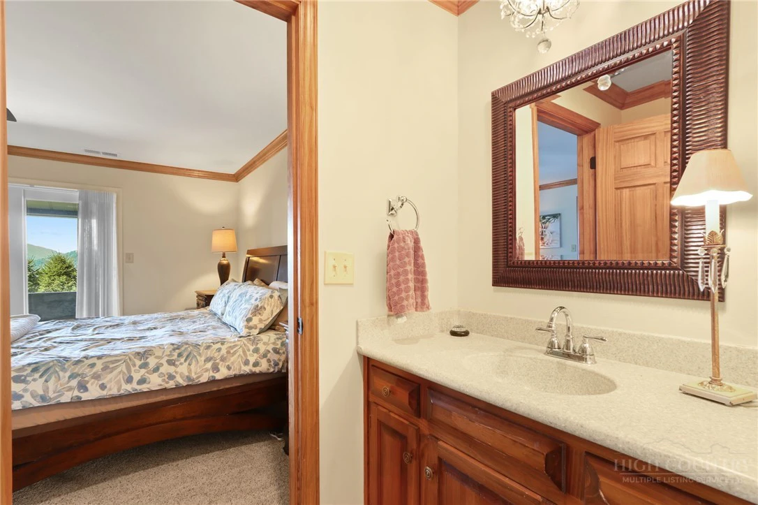 Image number 16 for the current listing