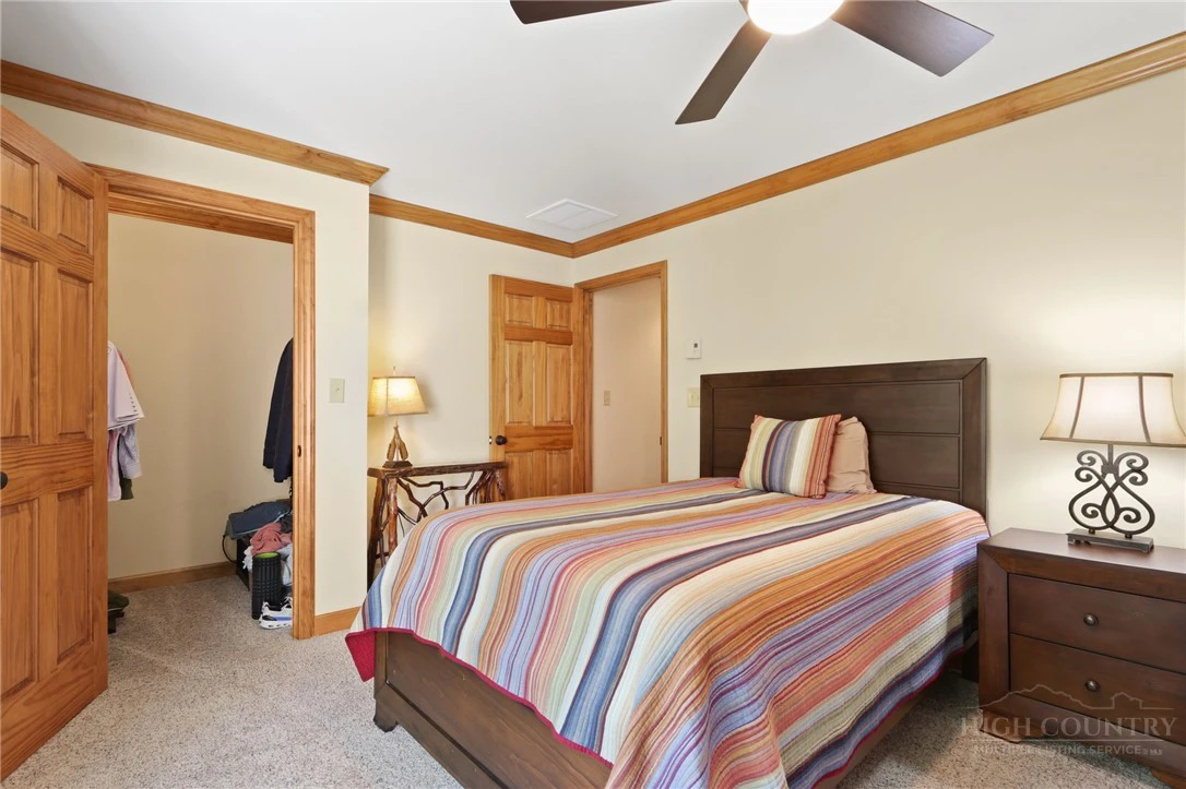 Image number 21 for the current listing
