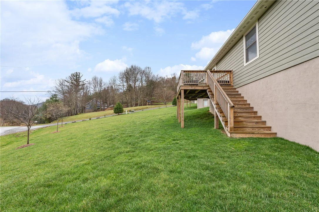 Image number 14 for the current listing