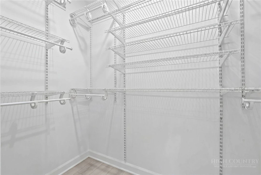 Image number 19 for the current listing