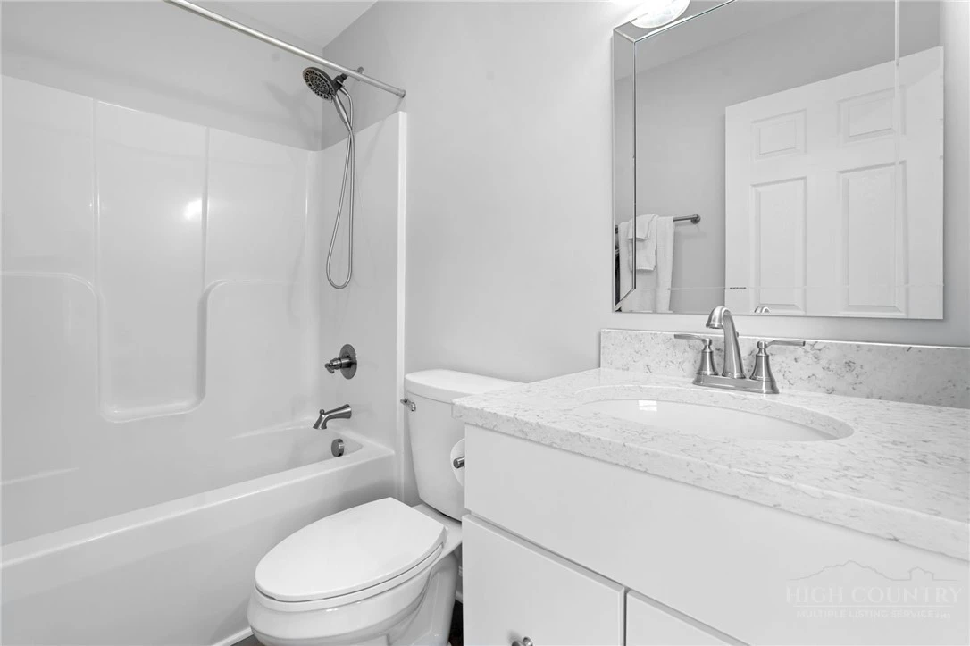Image number 4 for the current listing