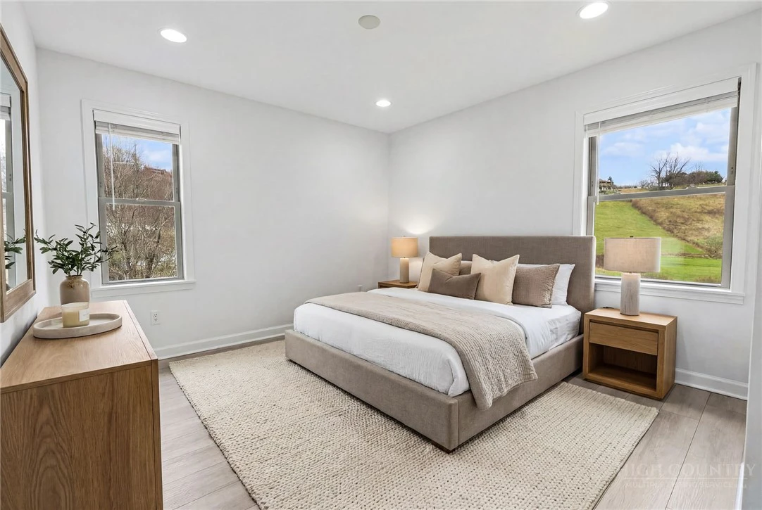 Image number 5 for the current listing