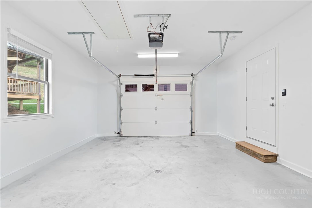 Image number 8 for the current listing
