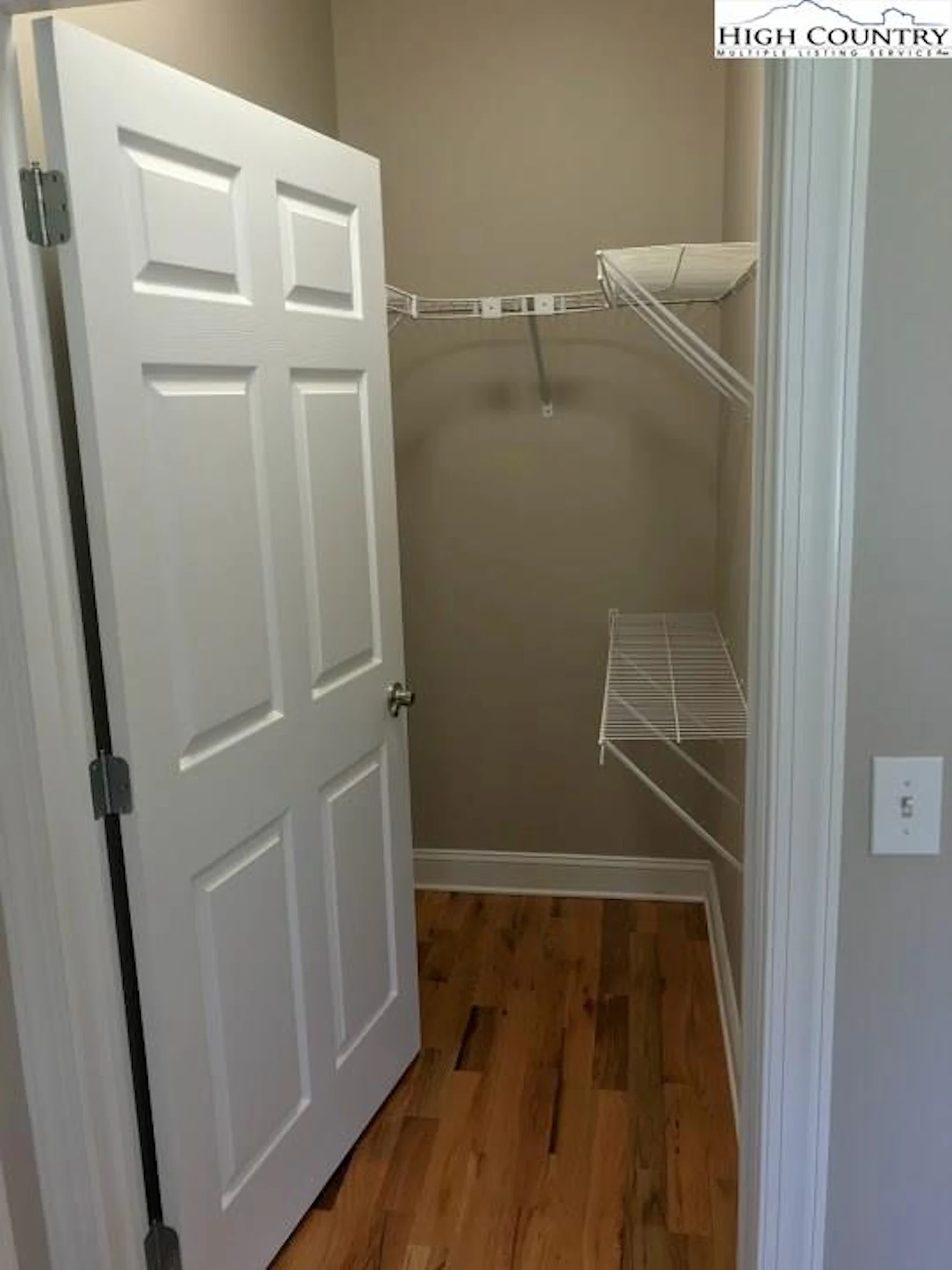 Image number 2 for the current listing