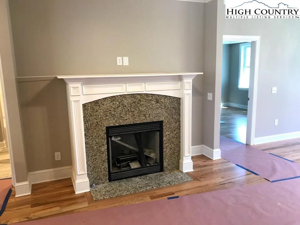 Image number 14 for the current listing