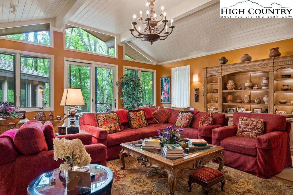 Image number 1 for the current listing