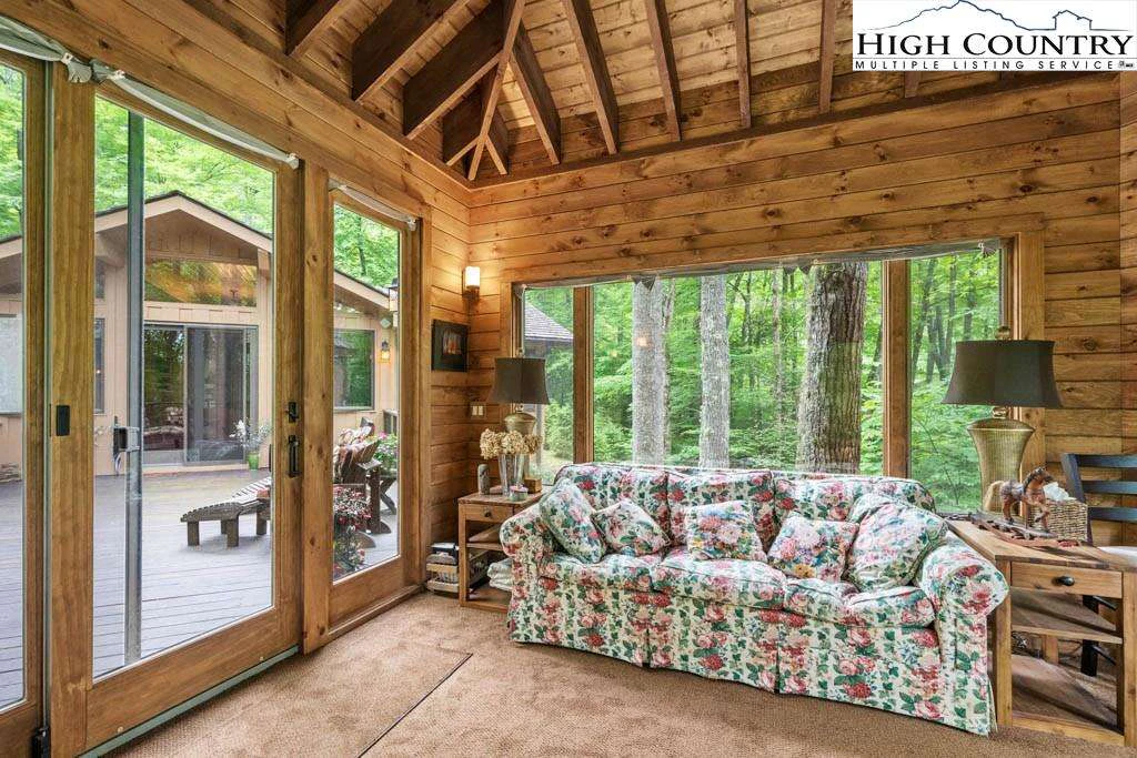 Image number 9 for the current listing