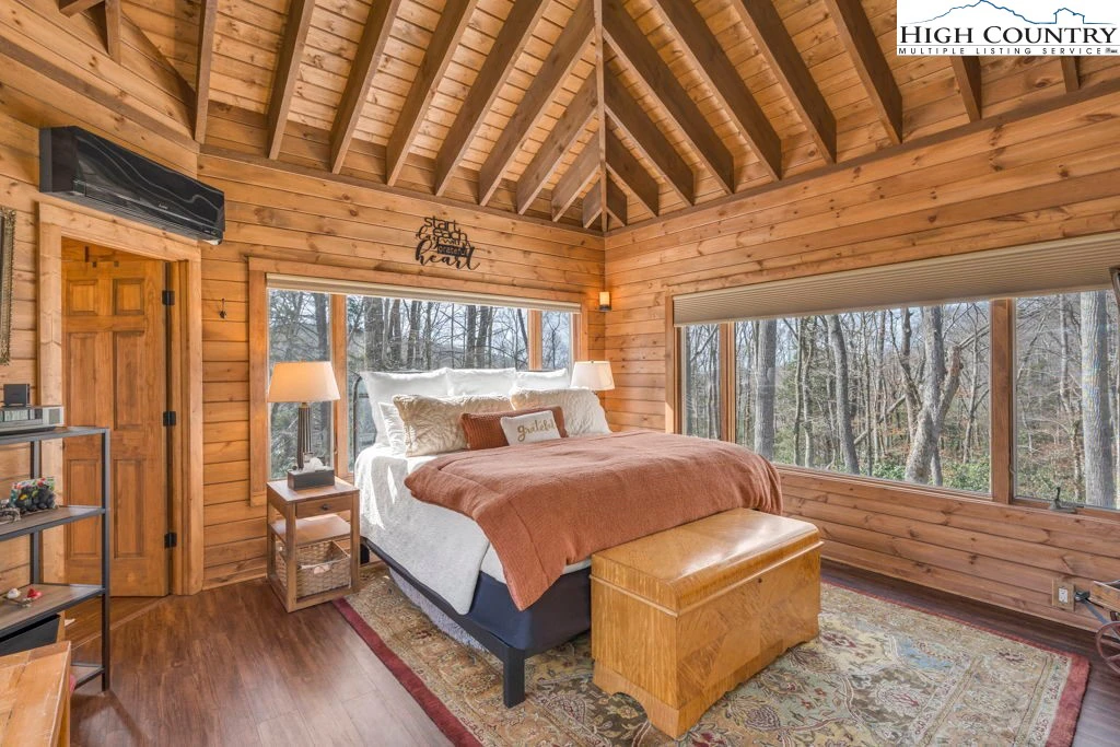 Image number 2 for the current listing