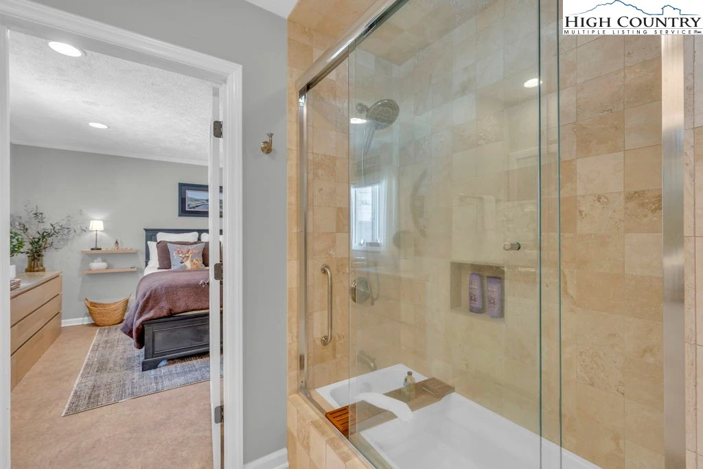 Image number 3 for the current listing