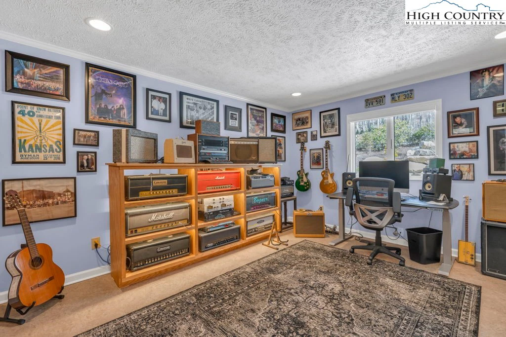 Image number 4 for the current listing
