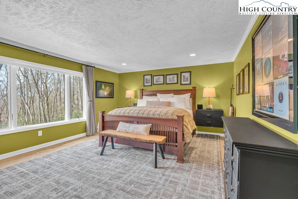 Image number 5 for the current listing
