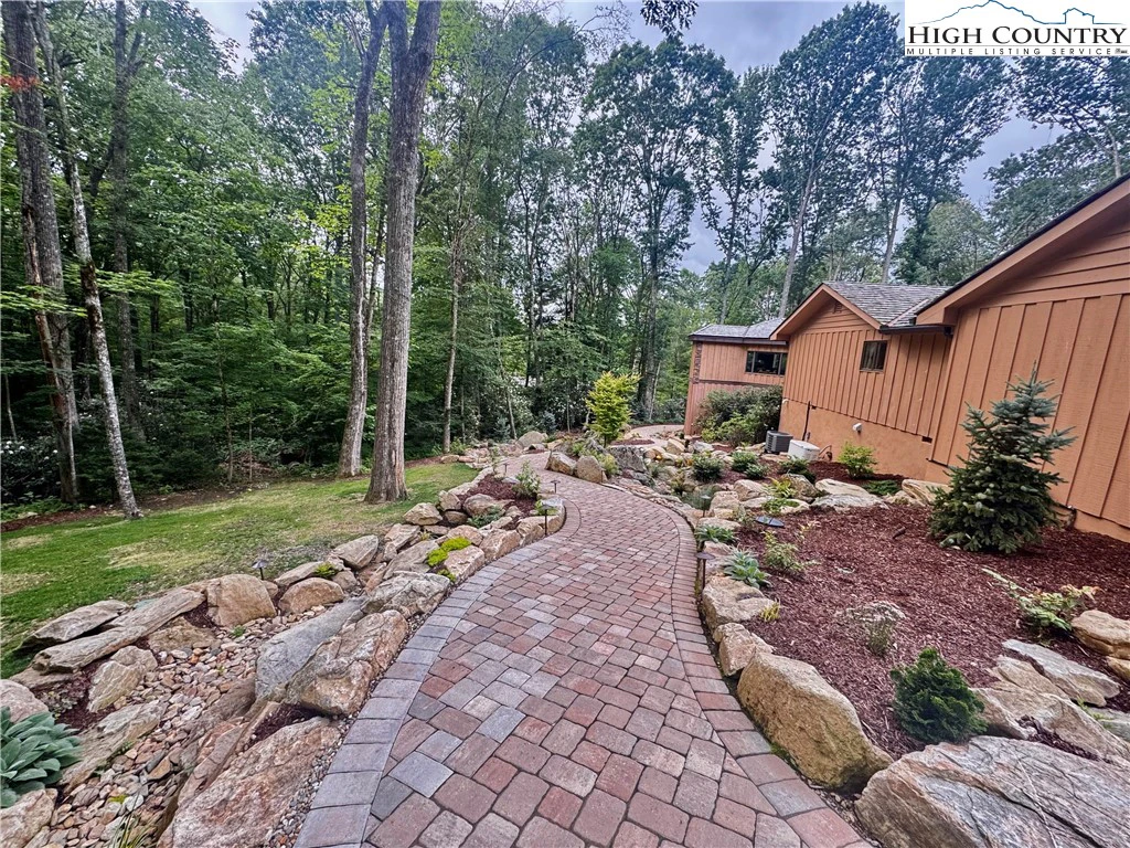 Image number 18 for the current listing