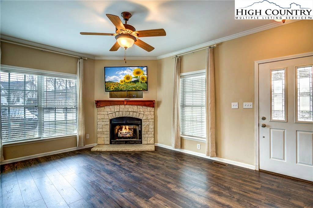 Image number 2 for the current listing