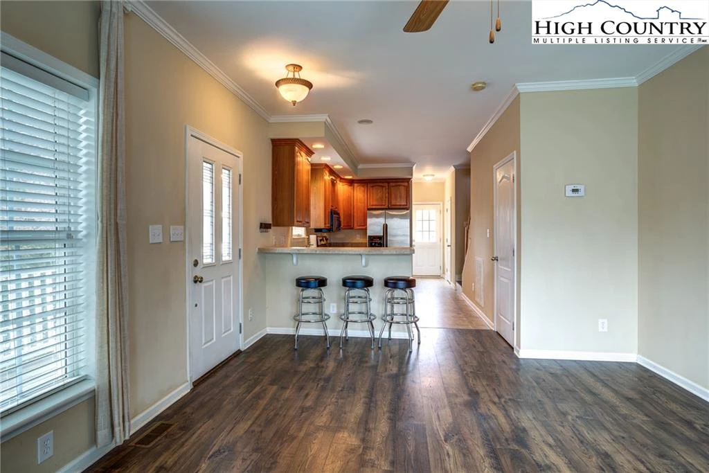 Image number 12 for the current listing