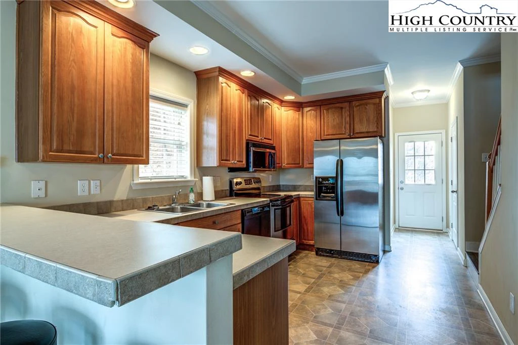 Image number 3 for the current listing