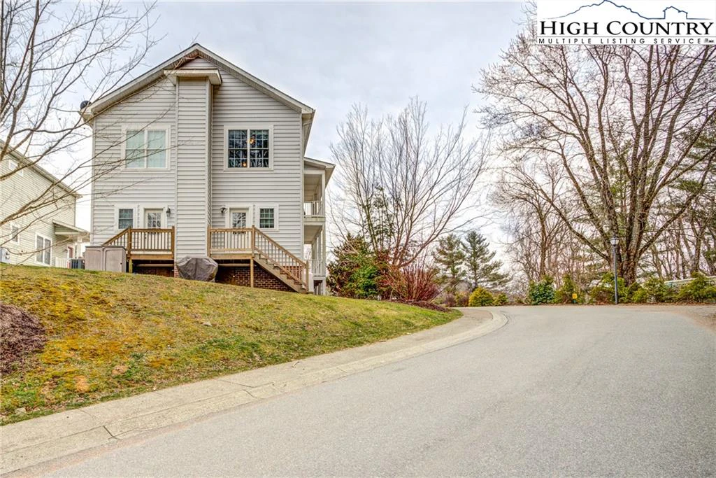 Image number 18 for the current listing