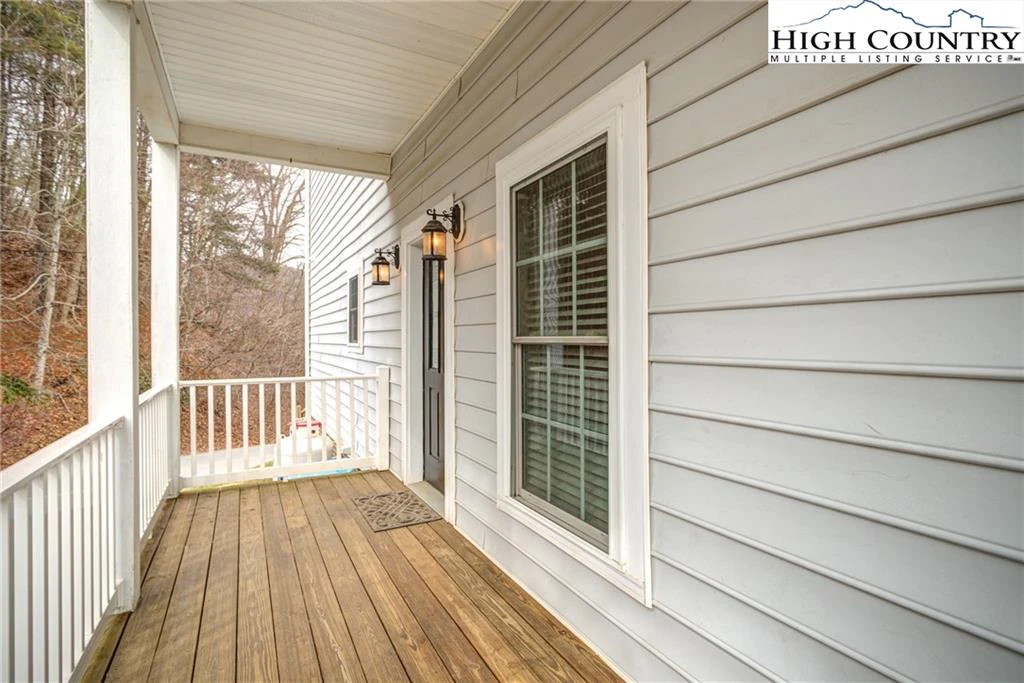 Image number 16 for the current listing