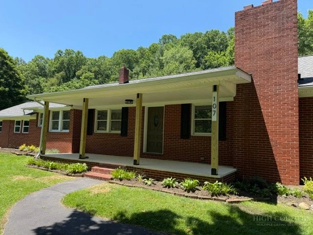 Image number 1 for the current listing