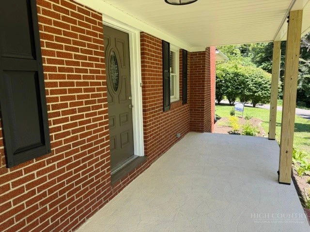 Image number 2 for the current listing