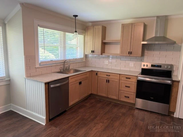 Image number 4 for the current listing