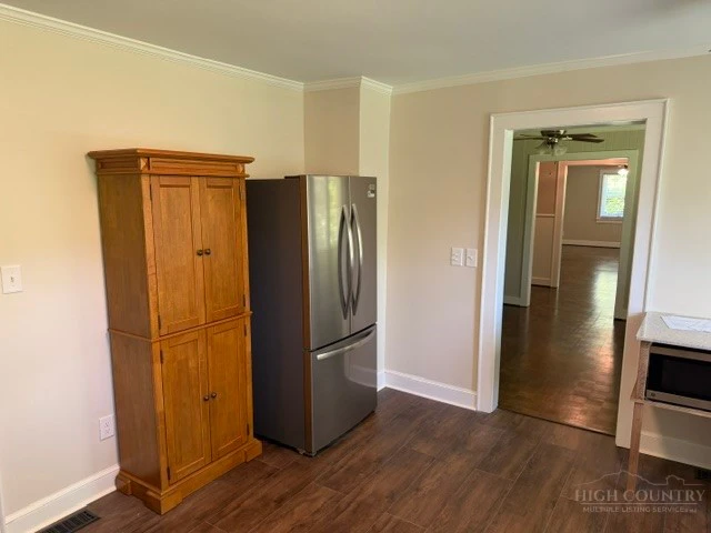 Image number 5 for the current listing