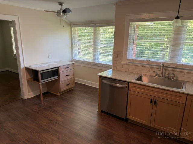 Image number 7 for the current listing