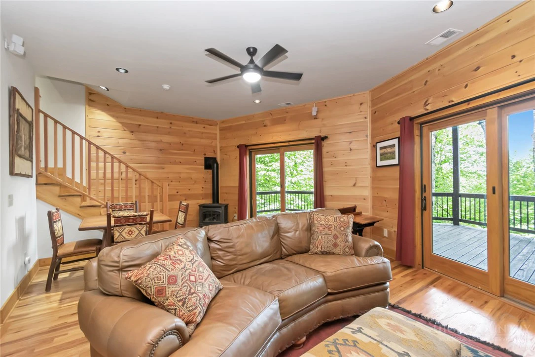 Image number 3 for the current listing
