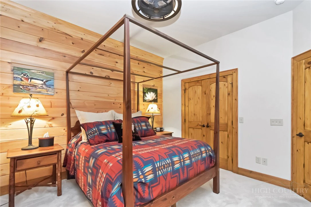 Image number 5 for the current listing