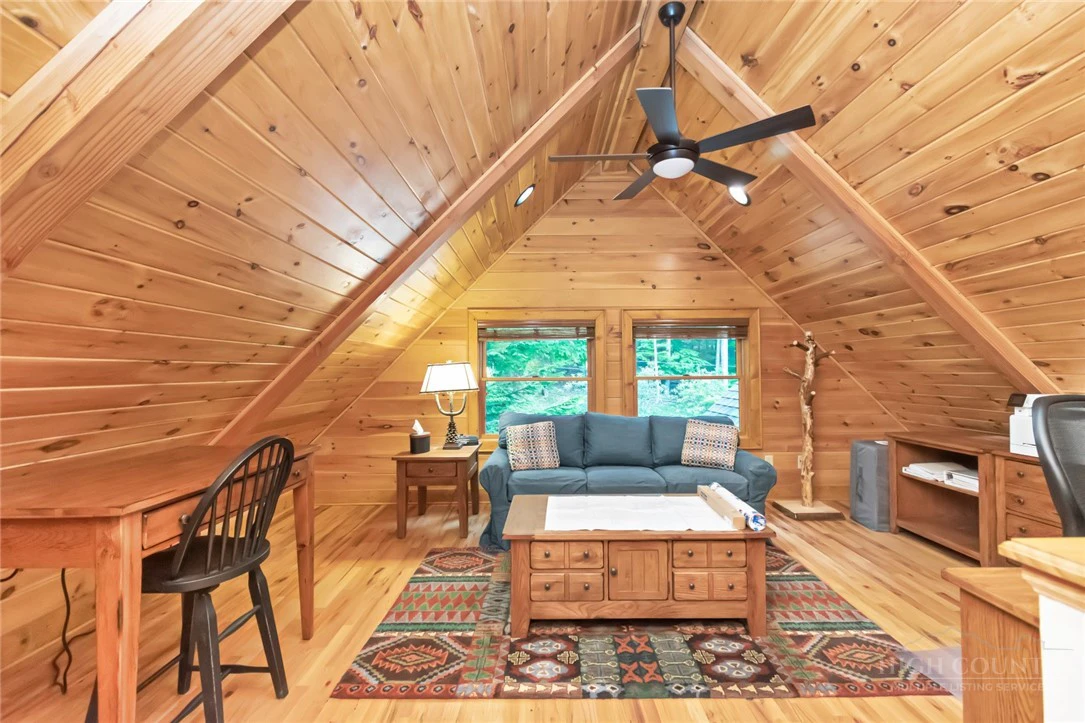 Image number 12 for the current listing