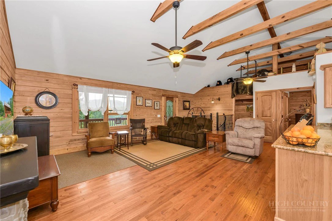 Image number 9 for the current listing