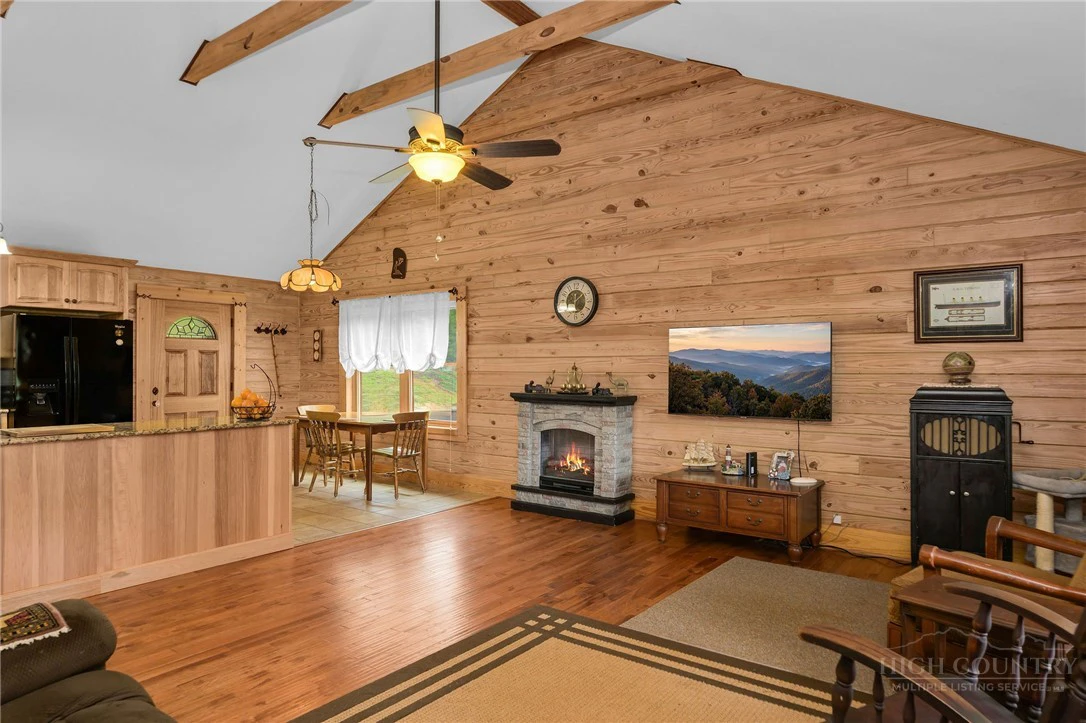 Image number 14 for the current listing