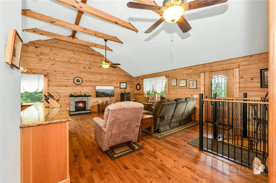 Image number 15 for the current listing