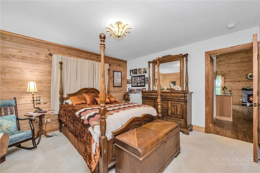 Image number 16 for the current listing