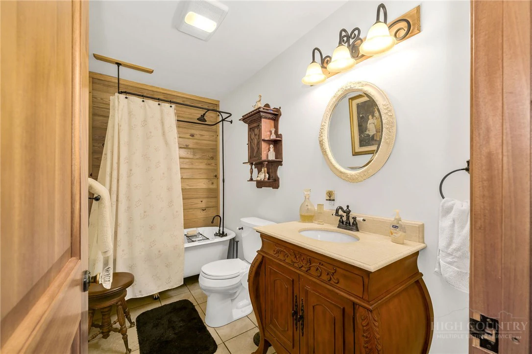 Image number 18 for the current listing