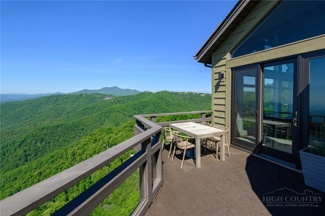 Image number 11 for the current listing