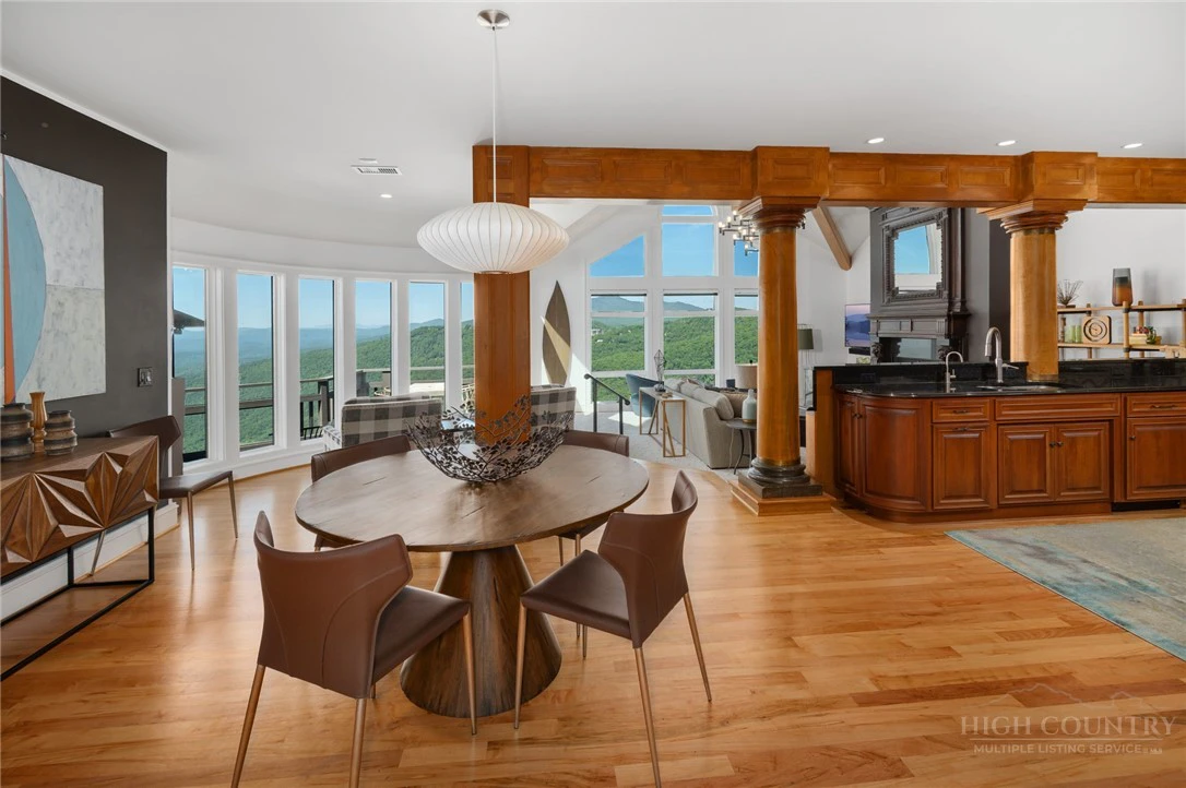 Image number 15 for the current listing