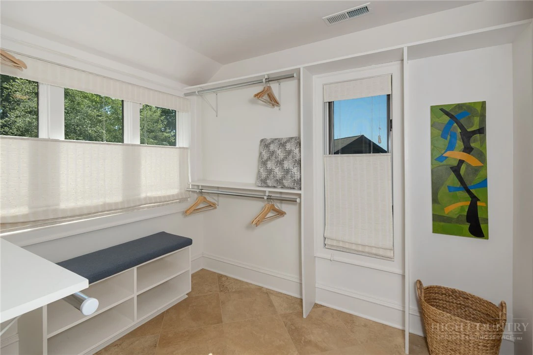 Image number 18 for the current listing