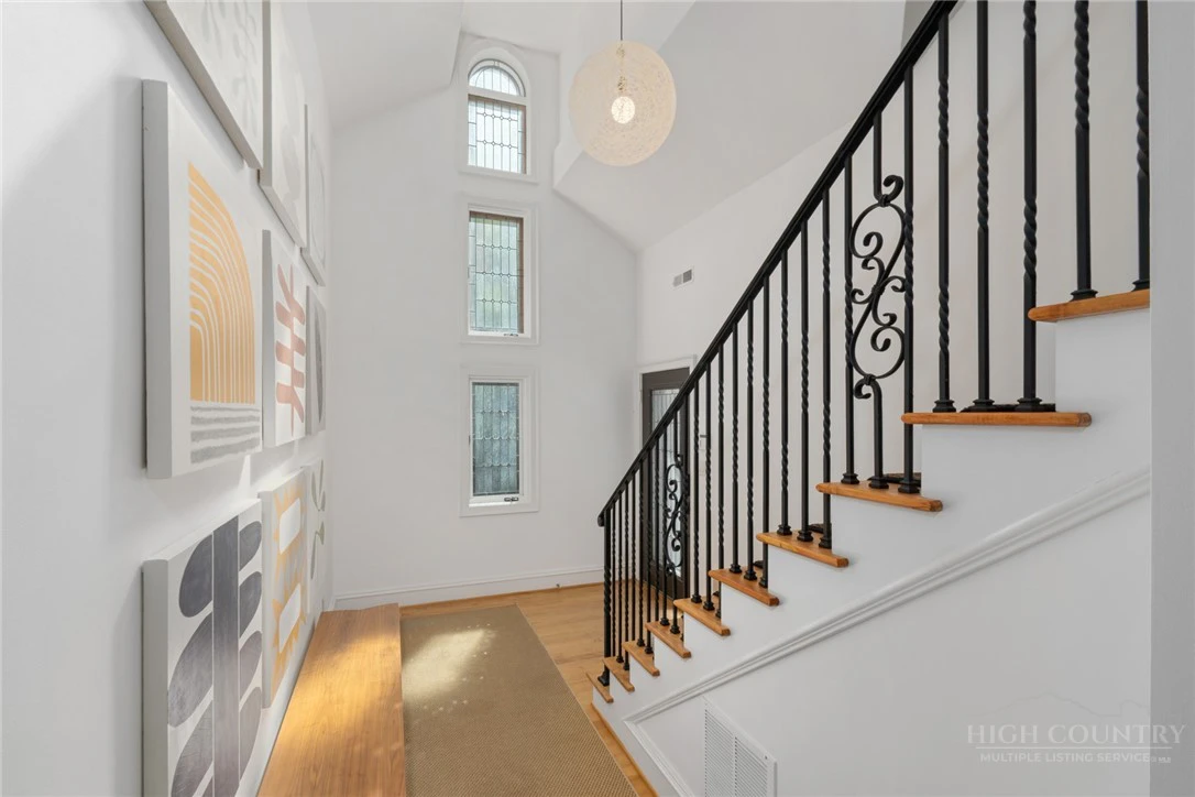 Image number 20 for the current listing