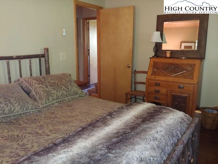Image number 19 for the current listing