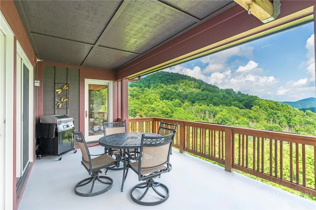 Image number 17 for the current listing