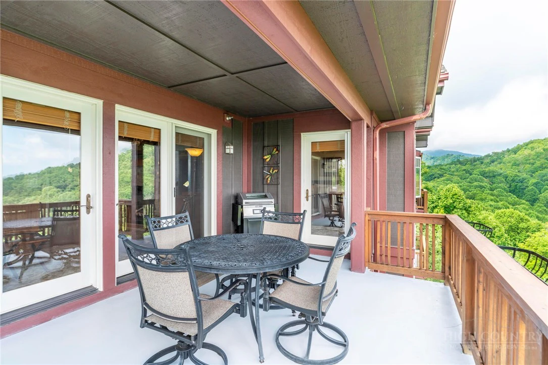 Image number 15 for the current listing