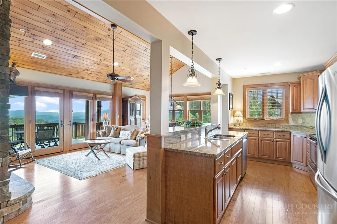 Image number 8 for the current listing