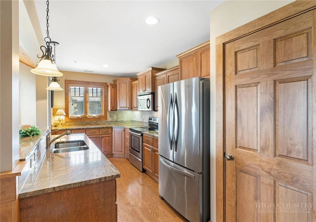 Image number 10 for the current listing