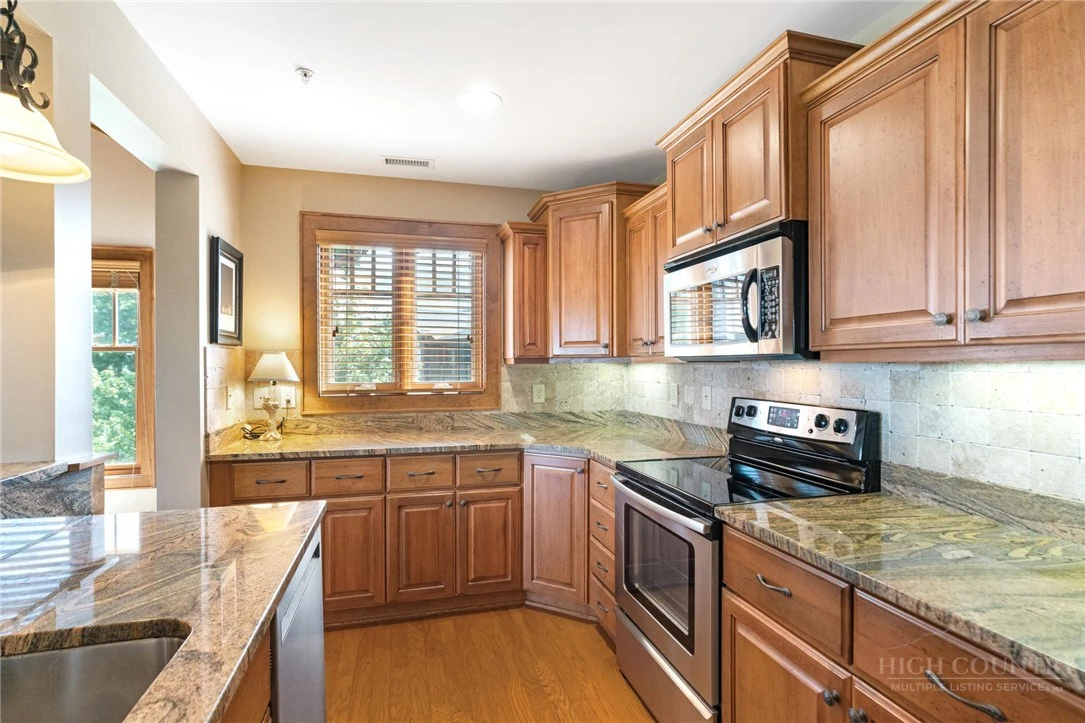 Image number 11 for the current listing
