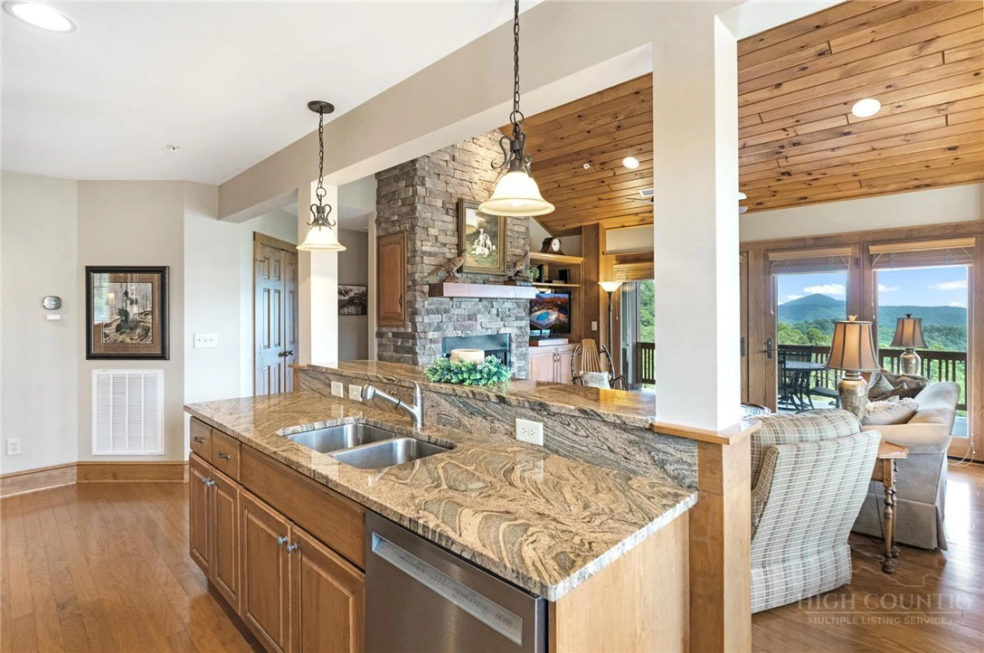Image number 9 for the current listing